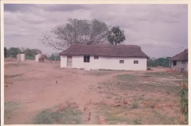 Photo of the first building of the Saint Antony school, where the first class was opened in 1993